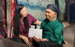 Phó Chủ tịch Hội LHPN Việt Nam Nguyễn Thị Thu Hiền thăm, tặng quà gia đình chính sách tại Cao Bằng