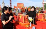 Phó Chủ tịch Quốc hội Nguyễn Thị Hồng dự Lễ truy điệu, an táng 47 hài cốt liệt sỹ hy sinh năm 1951