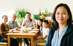 Thế hệ "bánh mì kẹp" nặng gánh hai vai