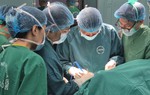 Bé gái 27 tháng tuổi bị chấn thương sọ não sau cú ngã