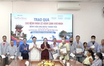 Báo Phụ nữ Việt Nam trao tặng 50 suất quà cho bệnh nhân ung thư hoàn cảnh khó khăn