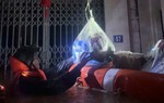 Quân khu 1: Đêm mưa bão vẫn gõ cửa từng nhà kiểm tra, hỗ trợ người dân vùng lũ