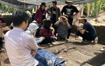 Hành trình đi tìm những mảnh ghép lịch sử của nữ giáo sư khảo cổ duy nhất Việt Nam