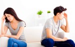 Im lặng có thể biến thành bức tường ngăn cách vợ chồng