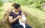 Nuôi con bằng sữa mẹ: Đừng để áp lực biến hành trình yêu thương thành gánh nặng