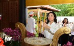 Thứ trưởng Phan Thị Thắng thăm, động viên lực lượng tìm kiếm hài cốt liệt sĩ tại Công viên Lê Thị Riêng