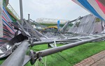 Hà Nội: Khung mái sân trường mầm non đổ sập sau 5 ngày khánh thành