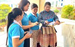 Bộ đội Biên phòng cùng phụ nữ vùng biên Nà Hỳ bước vào không gian số