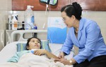 Chủ tịch Hội LHPN Việt Nam Lê Thị Thủy thăm hỏi, động viên cô giáo xả thân cứu học trò ở Nghệ An