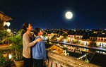 "Ánh trăng đoàn viên" qua nửa vòng Trái đất