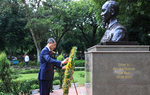 Thủ tướng Lê Minh Hưng dâng hoa tưởng niệm Chủ tịch Hồ Chí Minh tại New Delhi