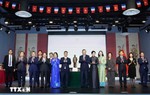 Top leader meets embassy staff, representatives of Vietnamese community in France