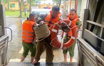 Đà Nẵng: Công an hỗ trợ người dân ứng phó với mùa mưa bão