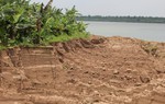 Vụ mất hàng trăm khối đất ruộng: Không khởi tố vụ án, quyền lợi người dân đi về đâu?