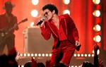 Bruno Mars mang "The Romantic Tour" đến Singapore