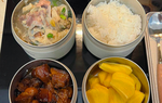 Chồng mang cơm trưa ăn cùng đồng nghiệp nữ