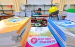 Thủ tướng chỉ đạo huy động tất cả nguồn lực, in ấn, cung ứng đủ sách giáo khoa