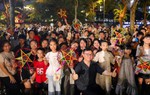 Show diễn "Tán đa" đầu tiên thu hút đông đảo công chúng trẻ tuổi