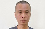 Khởi tố "nghịch tử" dùng mũ bảo hiểm và dao tấn công bố đẻ
