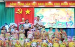 Đắk Lắk: Trao 500 suất quà trong chương trình "Biên cương - Đêm hội trăng rằm"