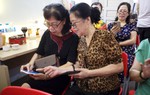 Thiết lập "vùng an toàn" cho phụ nữ cao tuổi