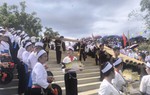 Giữ màu xanh cho lễ hội bên dòng suối Tló