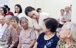 Từ "việc nhà" đến hệ sinh thái chăm sóc người cao tuổi