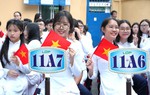 Phụ huynh, học sinh tại TPHCM rộn ràng tham gia khai giảng năm học mới
