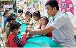 Giải bài toán thiếu giáo viên mầm non: Đừng bỏ quên nam giới