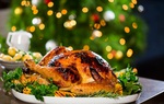Gà nướng thảo mộc vàng ruộm, thấm đượm gia vị đón lễ Noel 