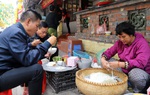 Người phụ nữ sẵn sàng dạy nghề gia truyền cho… người lạ