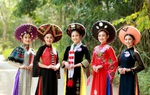 Người đẹp xứ Mường duyên dáng với áo dài thổ cẩm