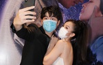 Khả Ngân, Quốc Anh đeo khẩu trang phòng virus Corona  dự ra mắt phim "Bí mật của gió"