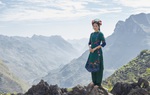 Ngắm họa tiết văn hóa cổ thời nhà Đinh, nhà Lê trên tà áo dài Tết 