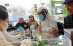 Cảm kích với những chiếc khẩu trang được phát miễn phí 