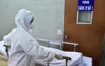 Bé gái 3 tháng tuổi bị nhiễm virus corona sẽ được điều trị như thế nào?