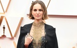 Natalie Portman gây sốc với chiếc áo đặc biệt tại lễ trao giải Oscar