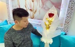 Làm bó hoa Valentine độc đáo, sáng lung linh suốt 2 ngày 