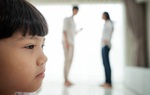 Đau đớn vì nhà chồng cũ nói xấu, muốn con xa lánh mẹ