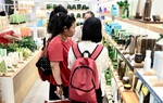 Mẹ tức điên khi phát hiện cả lô mỹ phẩm trong cặp con gái lớp 6