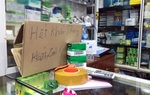 Hà Nội: "Tìm đỏ mắt" vẫn không mua được khẩu trang y tế phòng dịch 