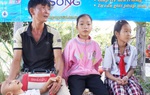 Phận gà trống nuôi con