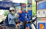 Giá xăng RON95 giảm hơn 200 đồng mỗi lít