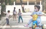 Nhịp sống lạc quan của 66 hộ dân bị cách ly tại phố Trúc Bạch 