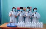 Nhóm giáo viên pha chế thành công nước rửa tay diệt khuẩn phòng Covid-19 cho cả trường dùng