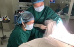 Bé gái 11 tuổi ứ máu nhiều trong âm đạo do màng trinh bị bít