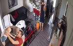 Vợ vắng nhà nhưng nhìn camera thấy Lương Thế Thành vẫn cho con bú  bình đều 3 tiếng/lần