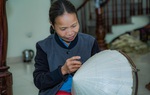Vui nghề làm nón làng Chuông