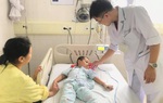 Trẻ bị viêm phổi nặng bởi phụ huynh sợ Covid-19 không dám đưa con đi khám
