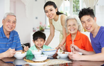 Những cách hữu hiệu dành cho người già phòng tránh Covid-19 tấn công